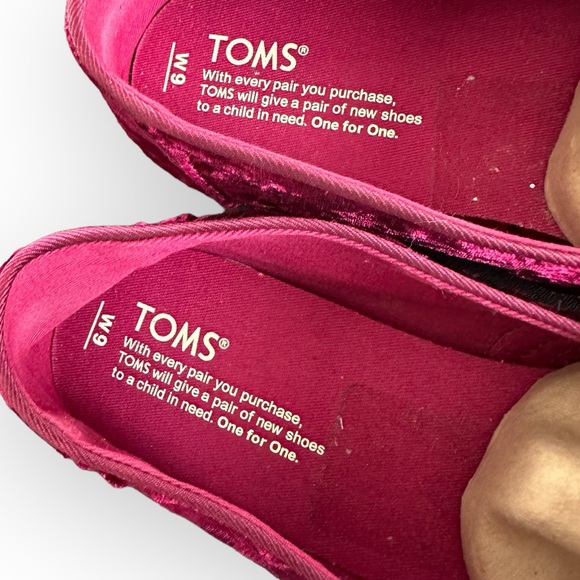 Toms Crushed Velvet Royal Burgundy Slip On Flats 9 - Picture 3 of 6
